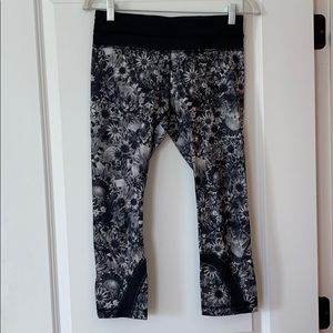 LULULEMON Floral Crop Leggings